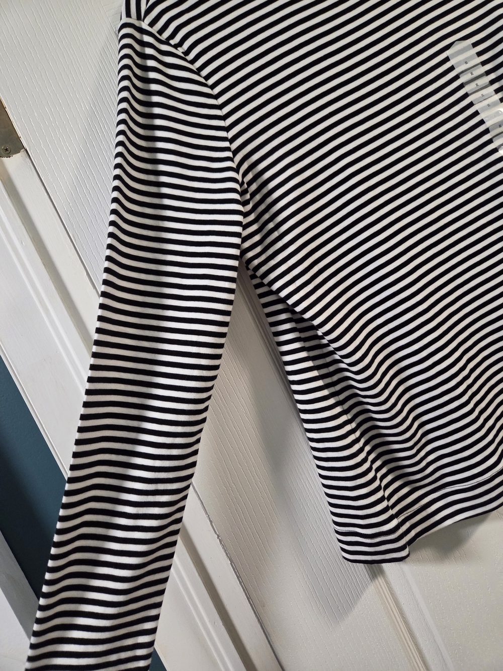 Duluth Trading Co Longtail Black & White Striped Long Sleeve Tee- Size XL - Picture 3 of 8